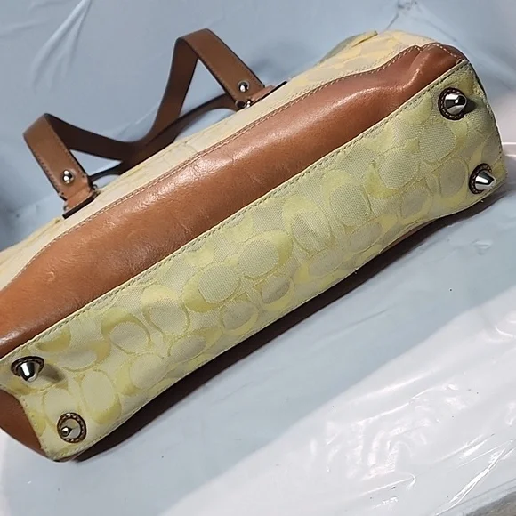 Coach VTG Hampton Signature satchel bag, yellow color - Picture 6 of 16